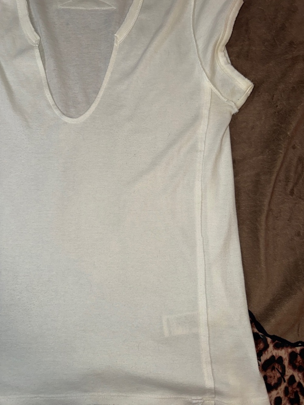 We The Free Ivory Deep V Short Sleeve Tee - Picture 4 of 10